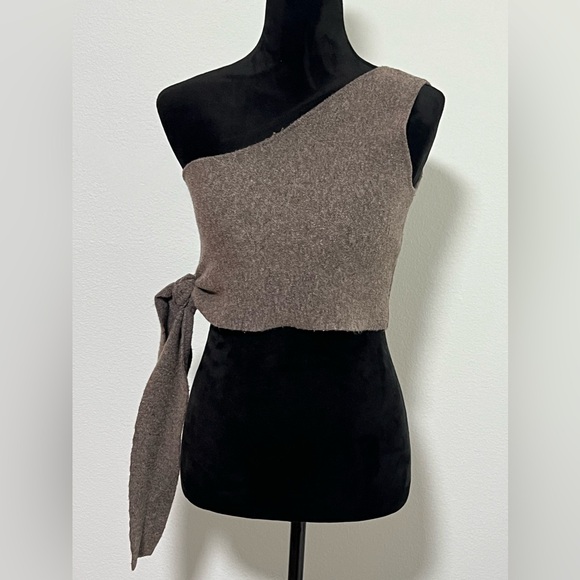 Zara Tops - ZARA One Shoulder Crop Top - S